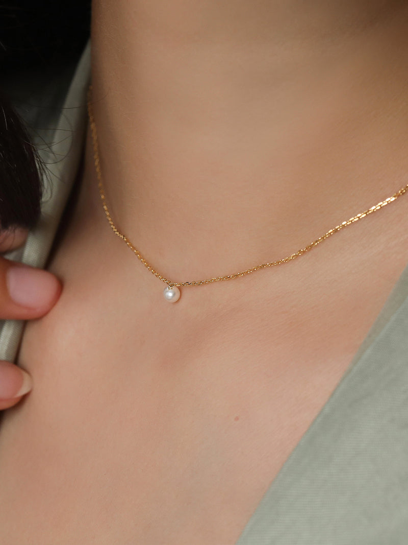 Minimalist mini freshwater pearl pendant necklace