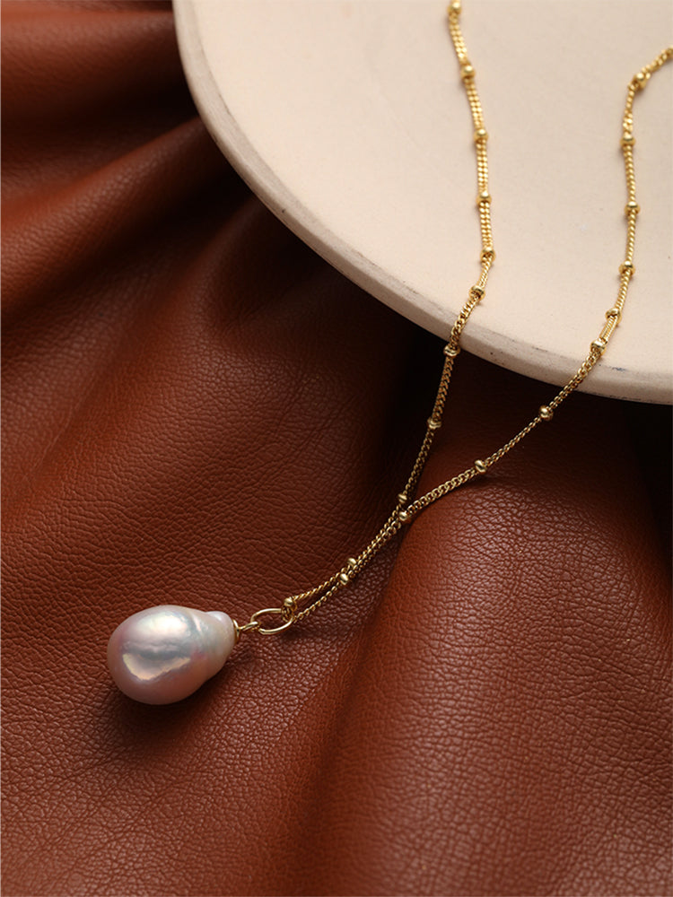 Ladies' pearl necklace