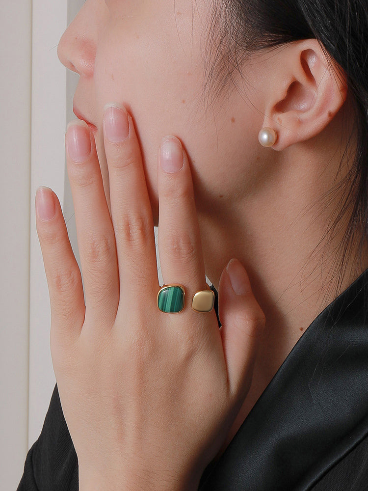 Malachite and seashells are suitable gifts