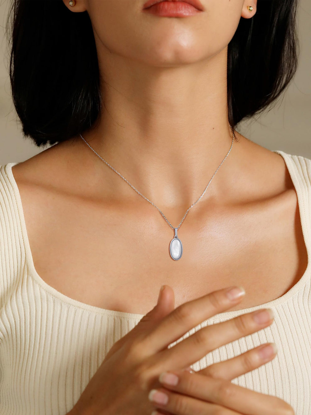 Mother of Pearl Oval Pendant Necklace